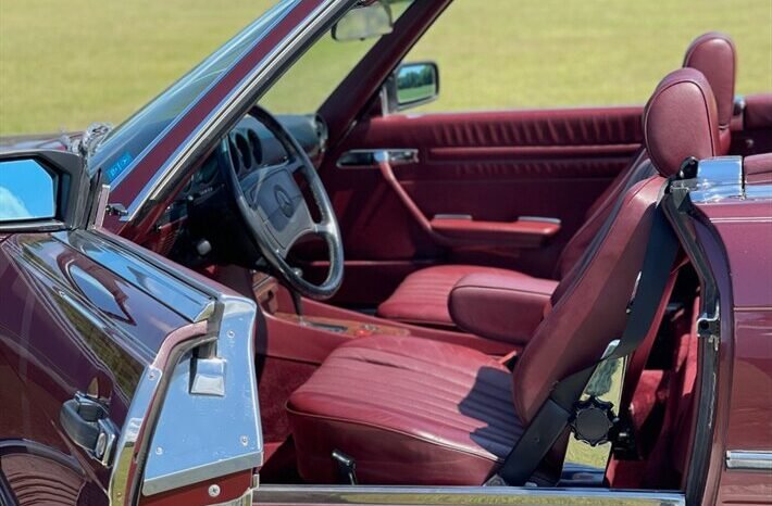 
								1987 Mercedes-Benz SL-Class 560-Class 560 SL full									