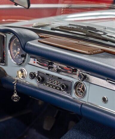 
								1971 Mercedes-Benz 200-Series SL full									