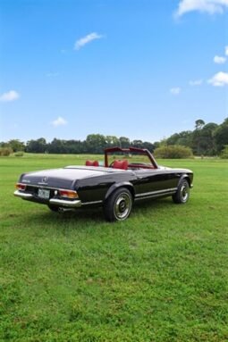 
										1971 Mercedes-Benz 200-Series SL full									