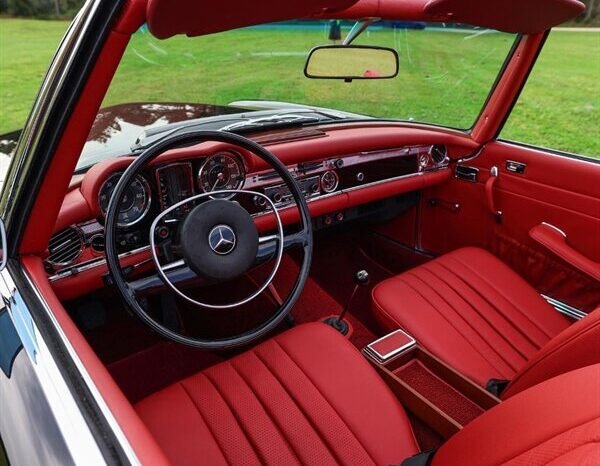 
								1971 Mercedes-Benz 200-Series SL full									