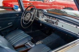 
										1971 Mercedes-Benz 200-Series SL full									