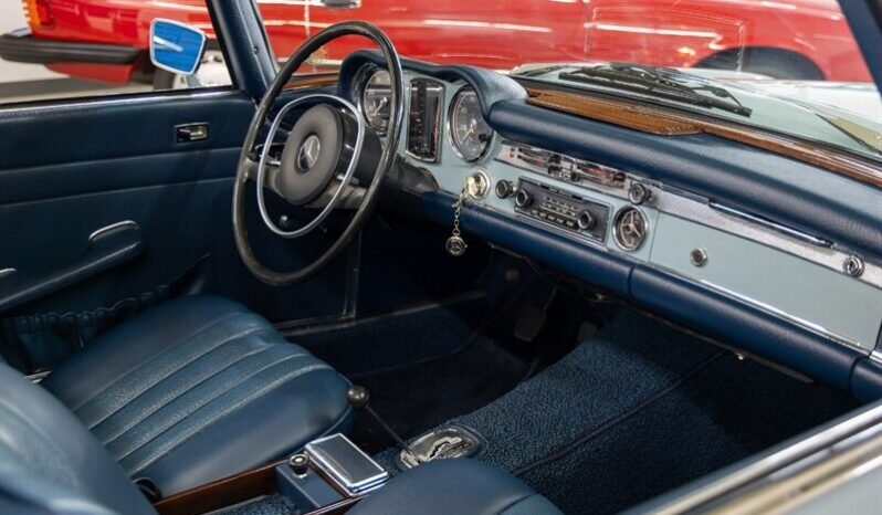 
								1971 Mercedes-Benz 200-Series SL full									