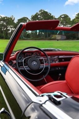 
										1971 Mercedes-Benz 200-Series SL full									