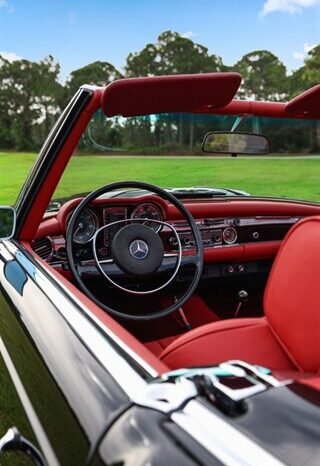 
								1971 Mercedes-Benz 200-Series SL full									