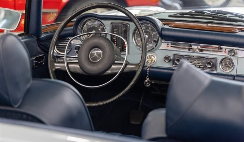 
								1971 Mercedes-Benz 200-Series SL full									