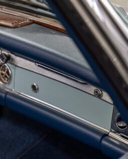 
										1971 Mercedes-Benz 200-Series SL full									