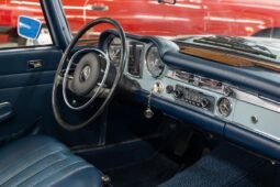 
										1971 Mercedes-Benz 200-Series SL full									