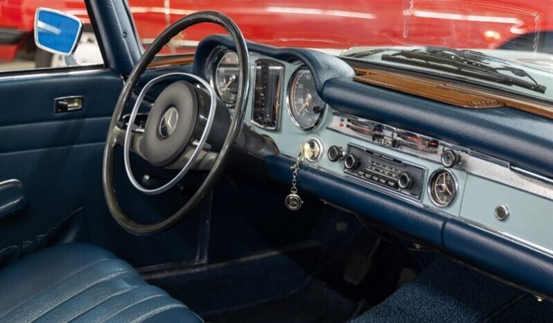 
								1971 Mercedes-Benz 200-Series SL full									
